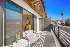 Property grounds - Surf Spot 3 - beautiful 1 bedroom apartments walking distance to Windansea Beach (La Jolla)