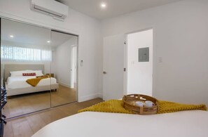 1 habitación, tabla de planchar con plancha, wifi gratis y ropa de cama 