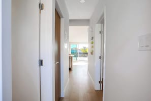 Interior - Surf Spot 5 - beautiful 1 bedroom apartments walking distance to Windansea Beach (La Jolla)