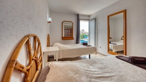 4 bedrooms, free WiFi, bed sheets