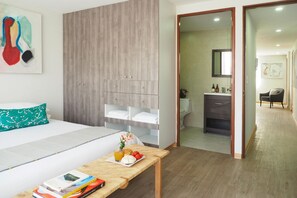 2 chambres, coffres-forts dans les chambres, fer et planche à repasser