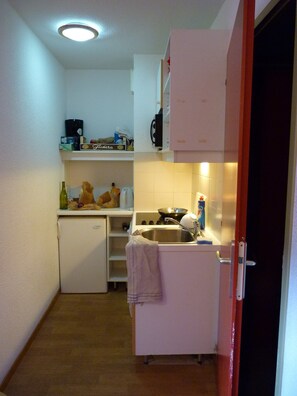 Fridge, microwave, dishwasher, coffee/tea maker - Apartment 'St François Longchamp 1650' with Mountain View, Shared Terrace and Air Conditioning (Saint-François-Longchamp)