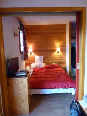 2 bedrooms