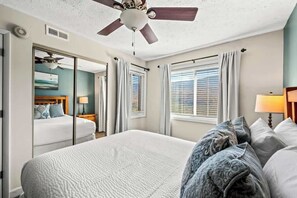 2 slaapkamers, een strijkplank/strijkijzer, wifi, beddengoed