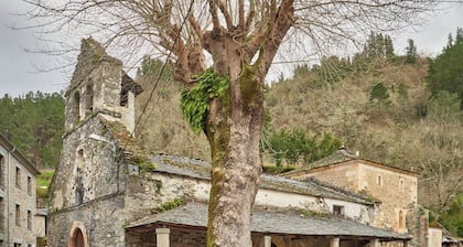 Apartment with Mountain Views and Shared Garden Valle del Ibias 1 Right