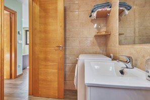 Shower, towels