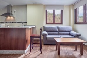 TV - Apartment with Shared Garden Valle del Ibias 2 Left (Cecos)