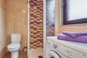 Shower, towels - Apartment with Shared Garden Valle del Ibias 2 Left (Cecos)