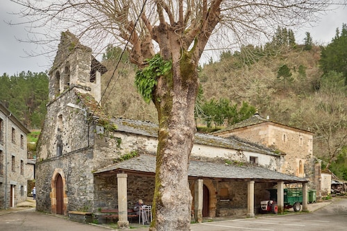Apartment with Shared Garden and WIFI Valle del Ibias 1 Left