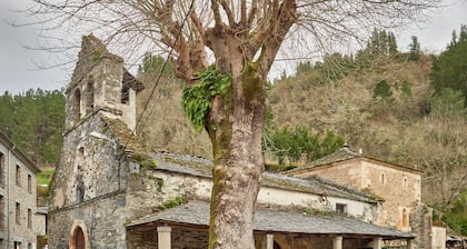 Apartment with Shared Garden and WIFI Valle del Ibias 1 Left