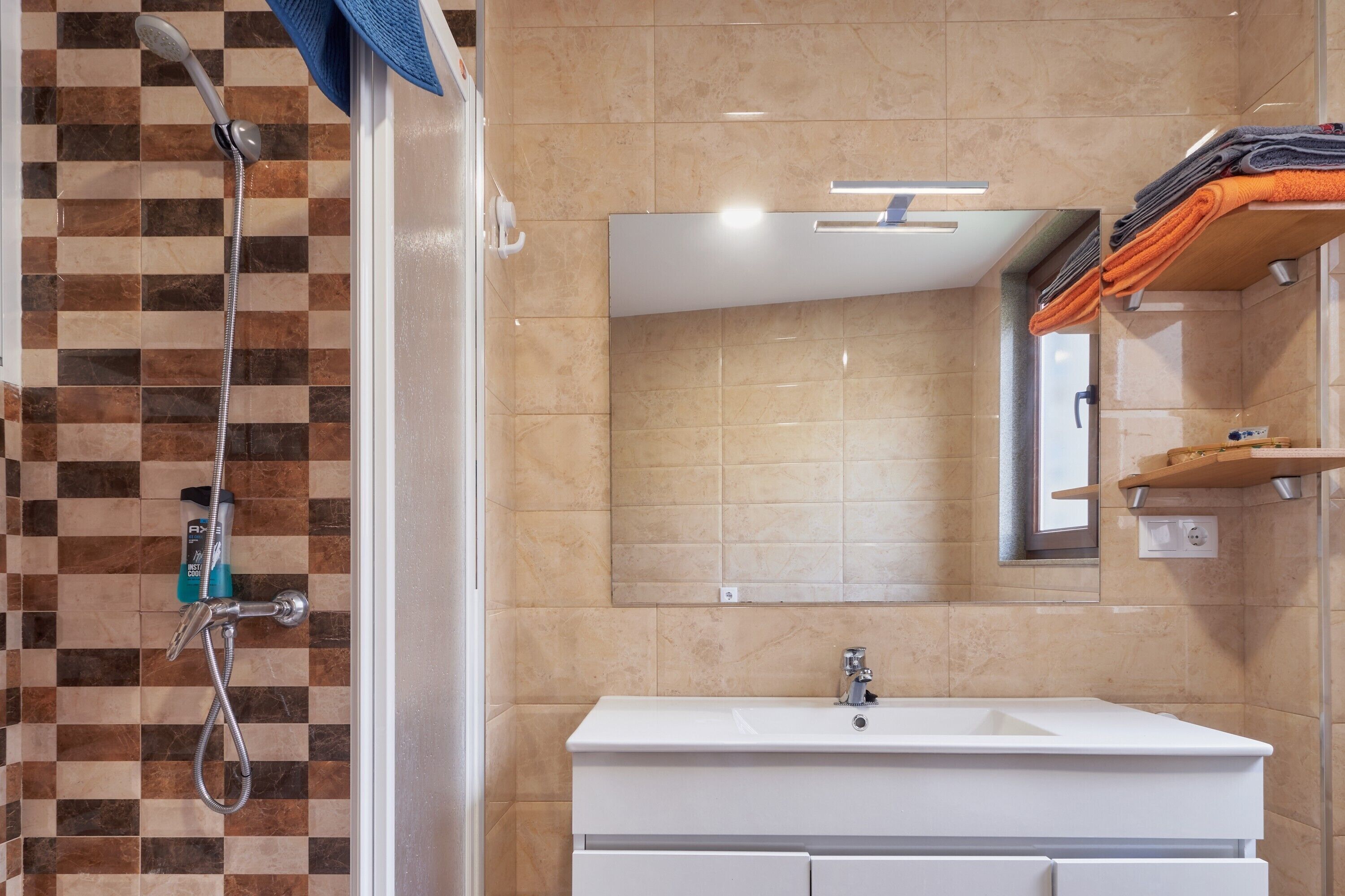Shower, towels