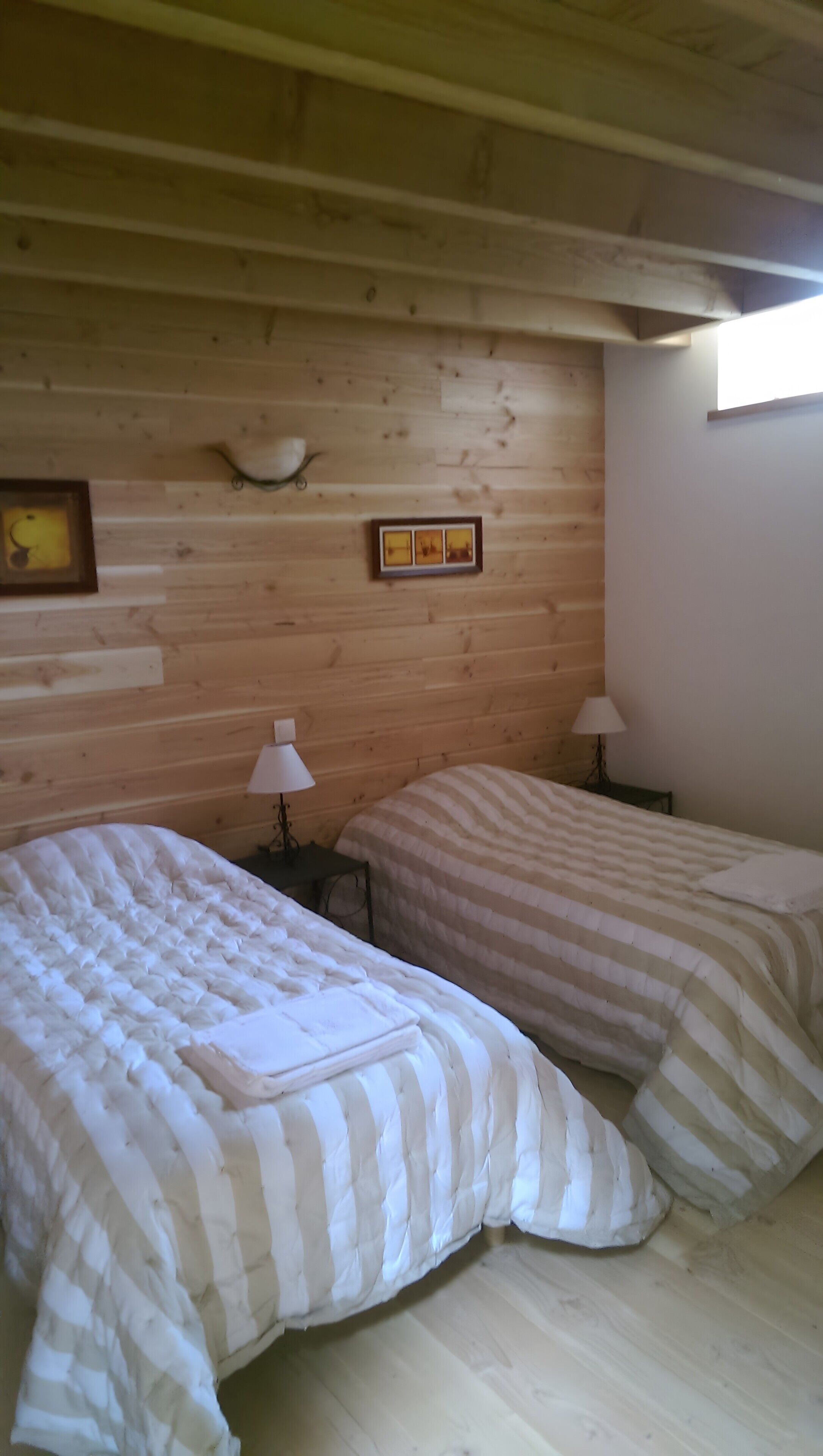 5 chambres, fer et planche à repasser, draps fournis