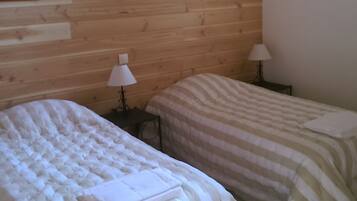 5 chambres, fer et planche Ă repasser, draps fournis