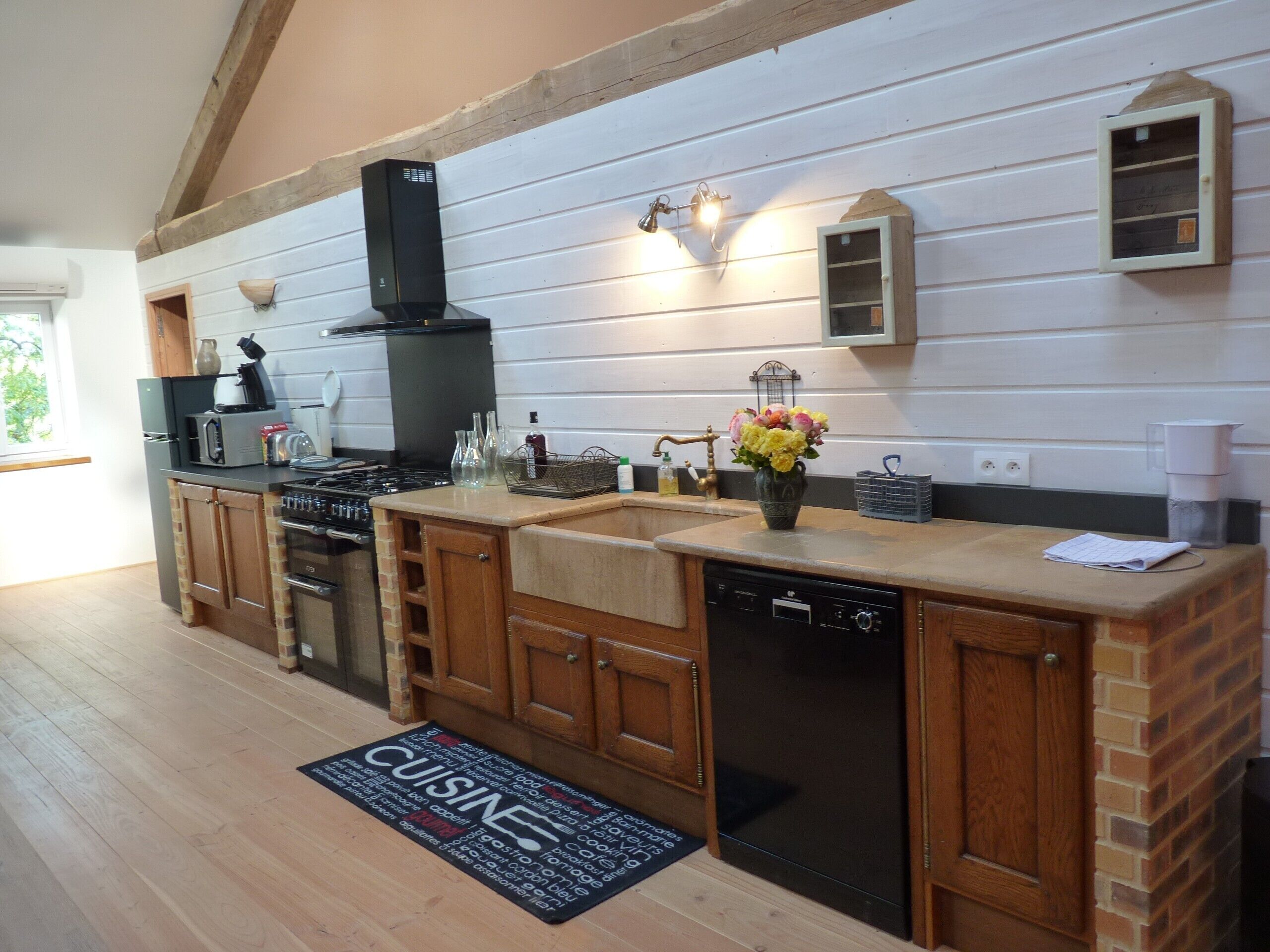 雪櫃、微波爐、焗爐、洗碗機