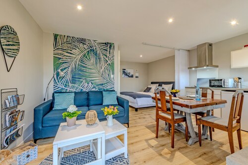 Studio 'Cap À L’ouest' with Shared Terrace, Shared Garden and Wi-Fi