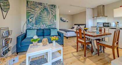 Studio 'Cap À L’ouest' with Shared Terrace, Shared Garden and Wi-Fi