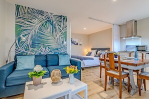 1 bedroom, free WiFi, bed sheets - Studio 'Cap À L’ouest' with Shared Terrace, Shared Garden and Wi-Fi (Lopérec)