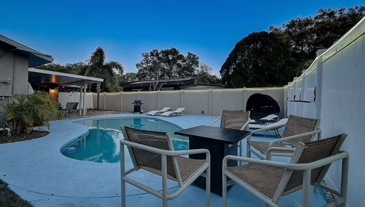 Alberca al aire libre y alberca climatizada