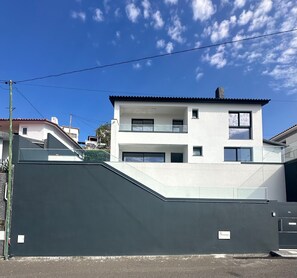 Exterior - Villa 'Angela' with Sea View, Private Pool and Wi-Fi (Funchal)