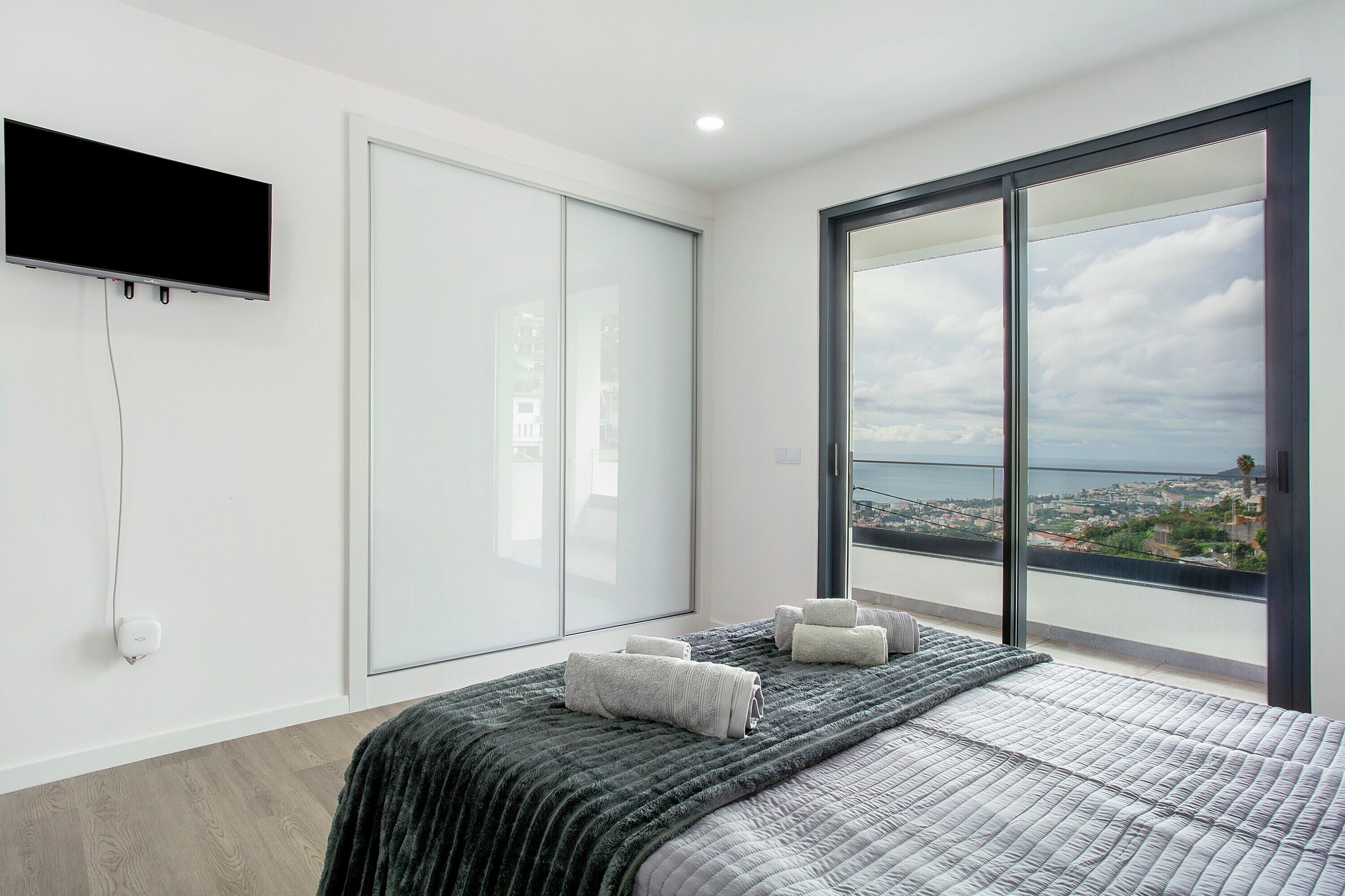 4 quartos, ferros/tábuas de passar roupa, Wi-Fi de cortesia