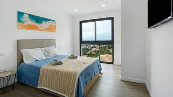 4 bedrooms, iron/ironing board, free WiFi, bed sheets