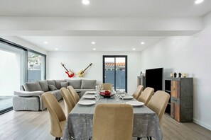 Dining - Villa 'Angela' with Sea View, Private Pool and Wi-Fi (Funchal)