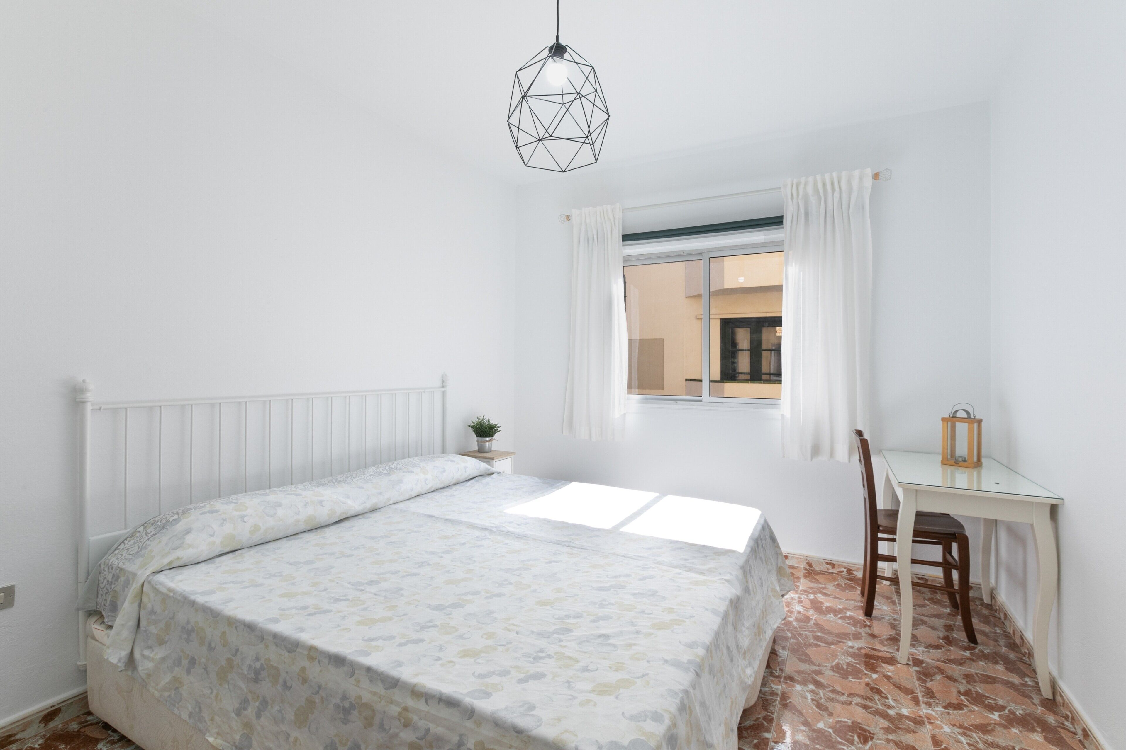 2 makuuhuonetta, silitysrauta/-lauta, ilmainen Wi-Fi, vuodevaatteet