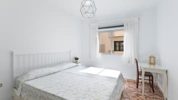 2 makuuhuonetta, silitysrauta/-lauta, ilmainen Wi-Fi, vuodevaatteet