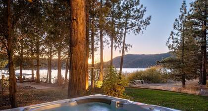 Water's Edge, amazing lakefront property, relax and enjoy!