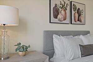 2 bedrooms, internet, bed sheets