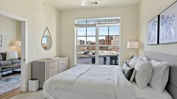 2 bedrooms, internet, bed sheets