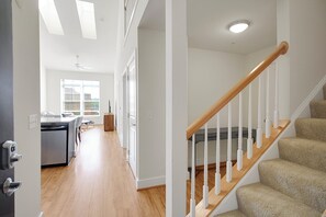 Interior - THE LOFT | Relax | Cozy | Old Town | 2 Bedrooms (Alexandria)