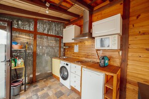 Fridge, microwave, oven, coffee/tea maker