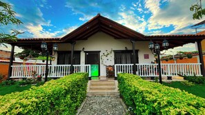 Exterior - Enjoyable country house with WiFi in Santa Elena (Santa Elena)