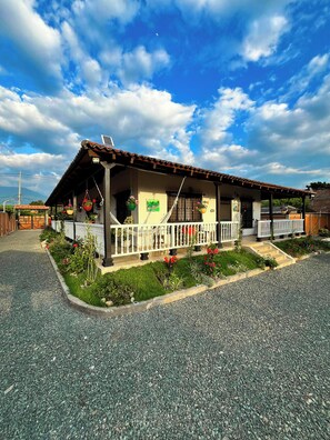 Property grounds - Enjoyable country house with WiFi in Santa Elena (Santa Elena)