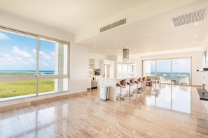 Fridge, oven, dishwasher, coffee/tea maker - Penthouse with private picuzzi in Cap Cana (Punta Cana)