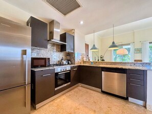 Fridge, microwave, oven, dishwasher - One bedroom apt with terrace in Punta Cana Resorts (Punta Cana)