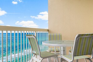 Outdoor dining - GULF FRONT @ CELADON BEACH ~ Gulf Front ~ Free Beach Chair Service! Fall & Winter Specials! (Panama City Beach)
