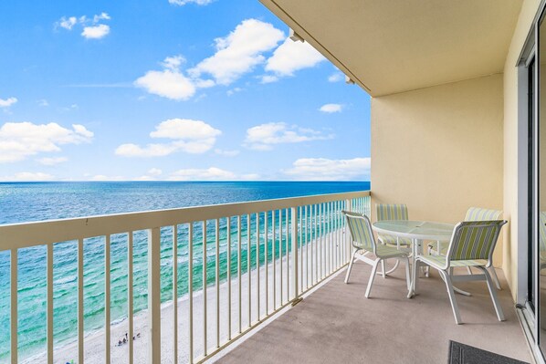 Outdoor dining - GULF FRONT @ CELADON BEACH ~ Gulf Front ~ Free Beach Chair Service! Fall & Winter Specials! (Panama City Beach)