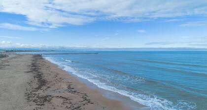 Bonita stay B Beach: En la arena de playa, megas vistas, fibra, A/A, BBQ, pool