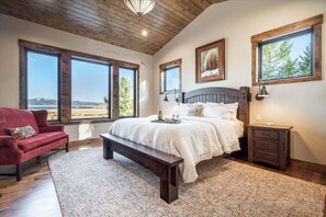 4 bedrooms, iron/ironing board, travel crib, free WiFi - Trumpeter Swan,4Br/3 1/2Ba,BBQ,Firepit,Best views in island park,Lakeview,20m 2 YNP,Secluded,Deck (Island Park)