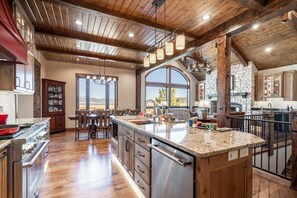 Fridge, microwave, oven, stovetop - Trumpeter Swan,4Br/3 1/2Ba,BBQ,Firepit,Best views in island park,Lakeview,20m 2 YNP,Secluded,Deck (Island Park)