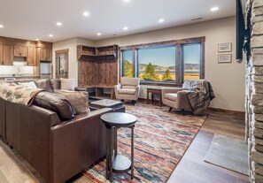 TV, peis, videospill og DVD-spiller