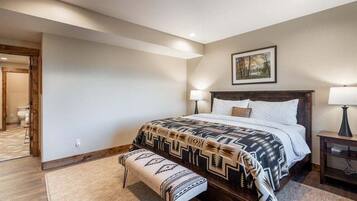 3 bedrooms, iron/ironing board, WiFi (free), bed sheets