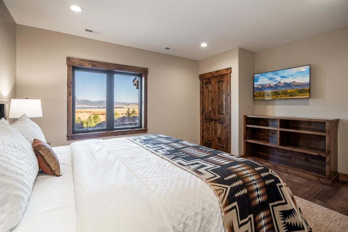 3 slaapkamers, een strijkplank/strijkijzer, gratis wifi, beddengoed