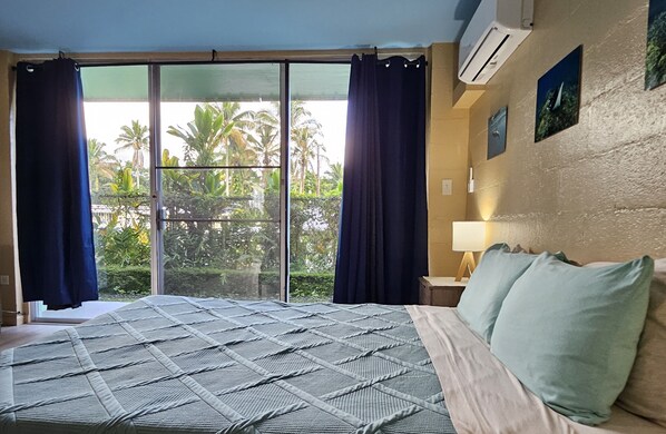 1 bedroom, iron/ironing board, internet, bed sheets - Yonegan Plumeria Hilo Hotel - Hahalua (Hilo)