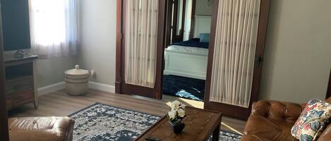 1 sovrum, skrivbord, strykjärn/strykbräda och gratis wi-fi