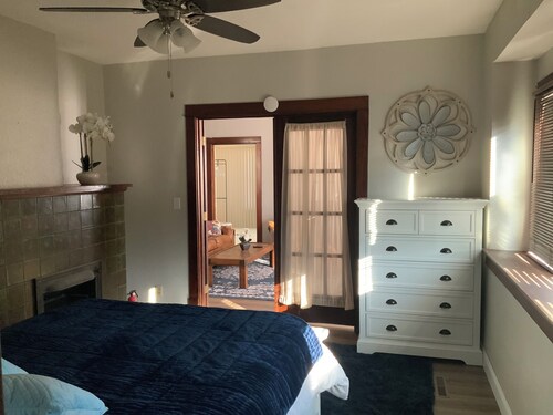 Charming, 1-bedroom, spacious duplex with sleeper sofa in delightful Dubuque.