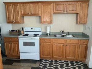 ثلاجة، ميكروويف، فرن، موقد طهي مسطح