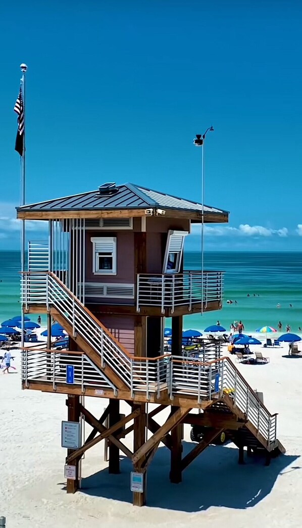 Liegestühle, Strandtücher